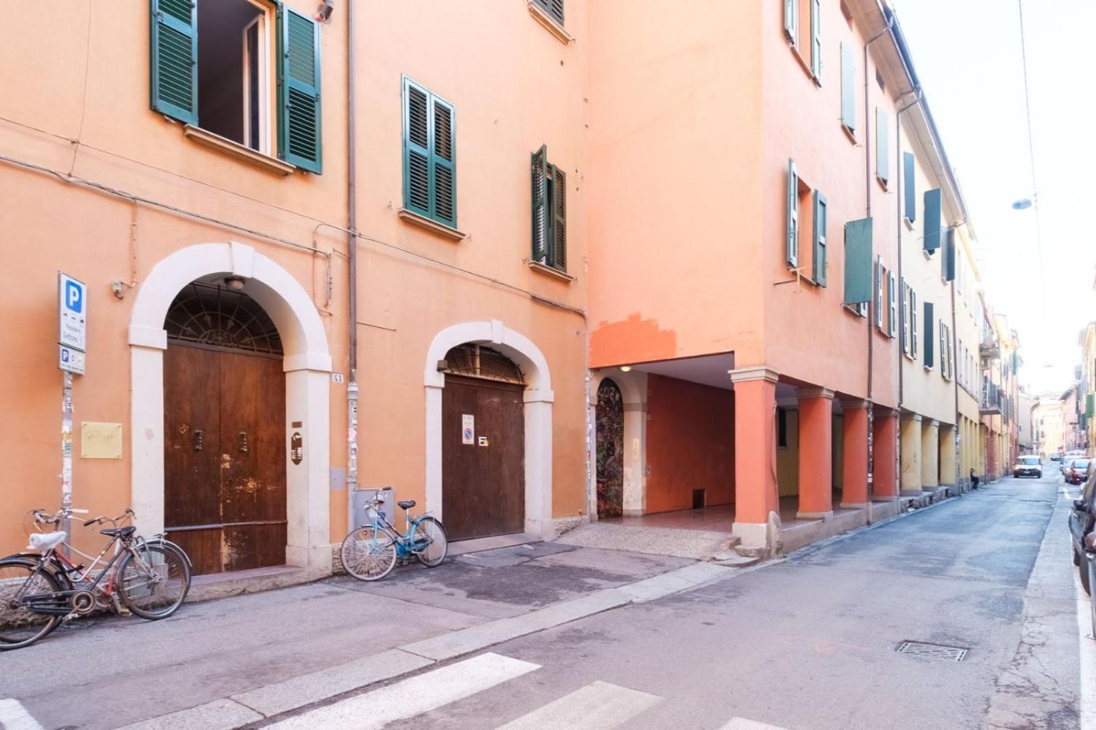 Piazza Maggiore - Il Sentiero Apartment With Private Garden Bologna Eksteriør billede